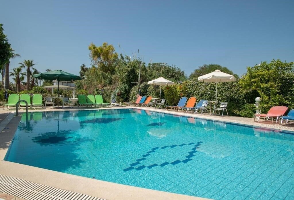 Картинка Violetta Hotel Apartments 2*