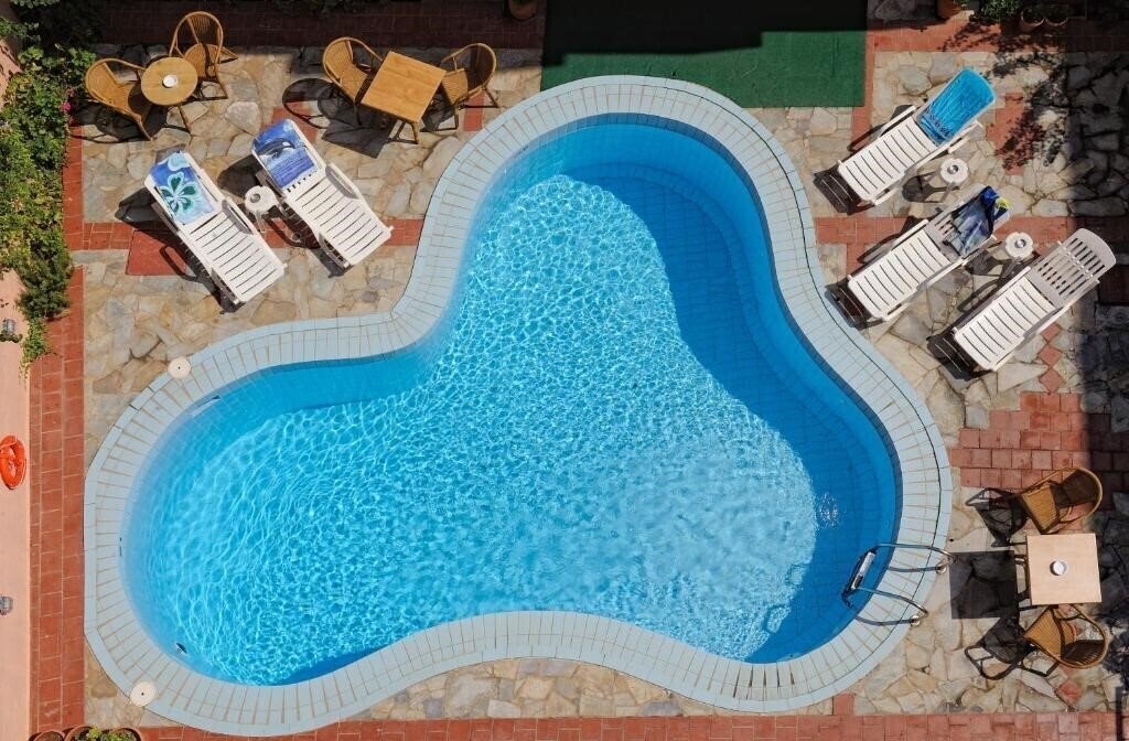 Отель Cleopatra Apartments 2*