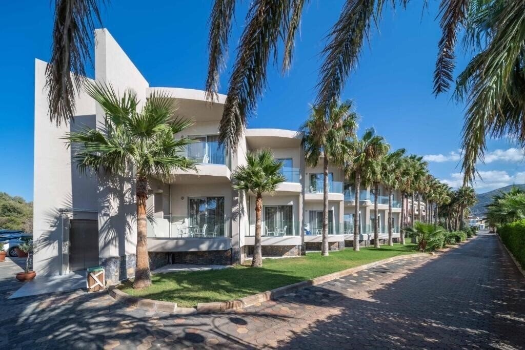Отель Aeolos Beach Resort 3*