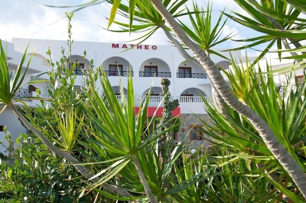 Готель Matheo Villas & Suites 4*