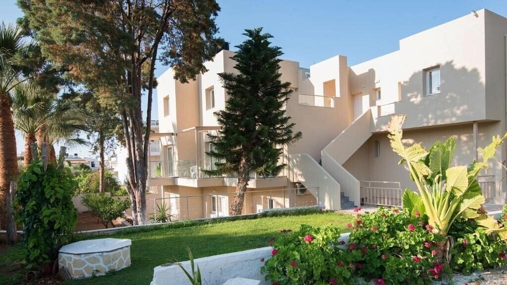Готель Blue Sky Apartments 3*
