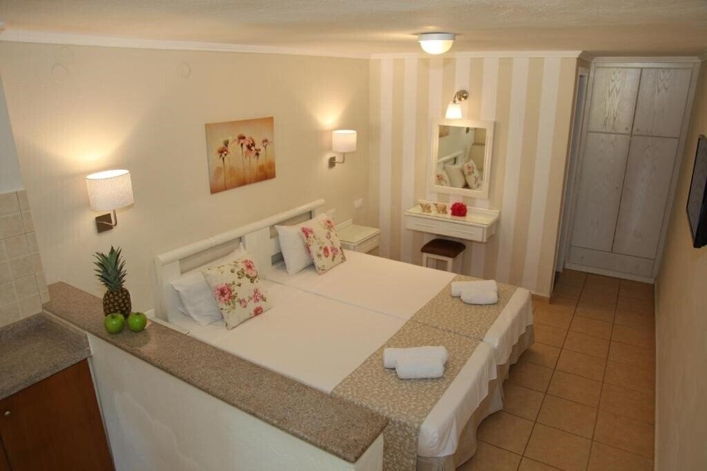 Фотографія Blue Sky Apartments 3*