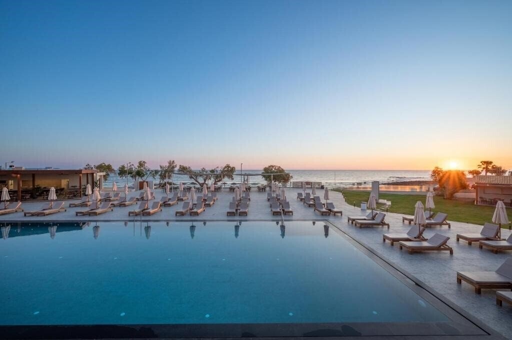 Готель OYA Beach Resort 5*