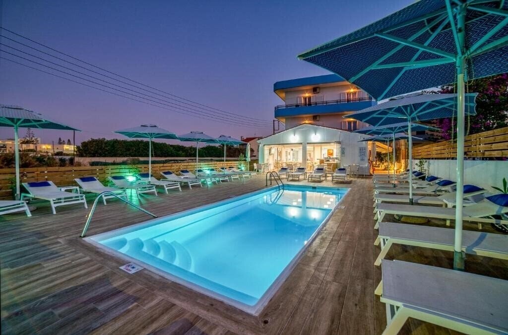 Отель Emi Apartments 2*