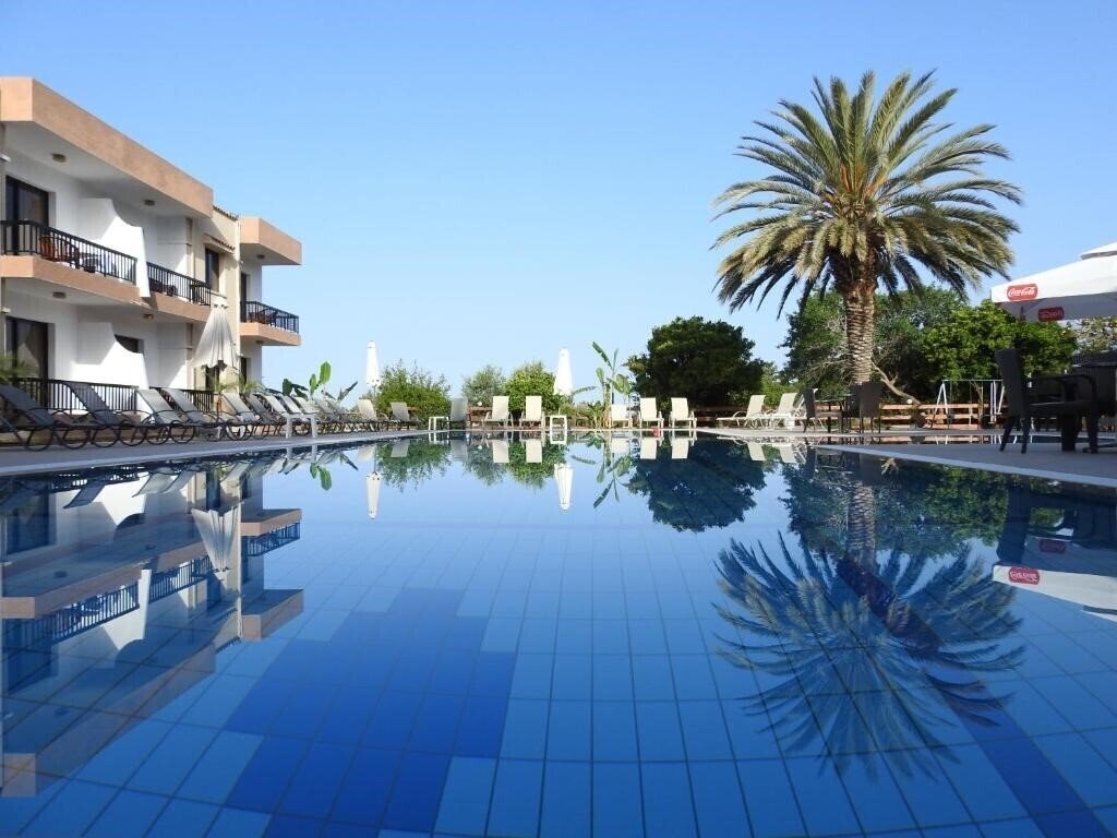 Отель Anna Aparthotel 3*