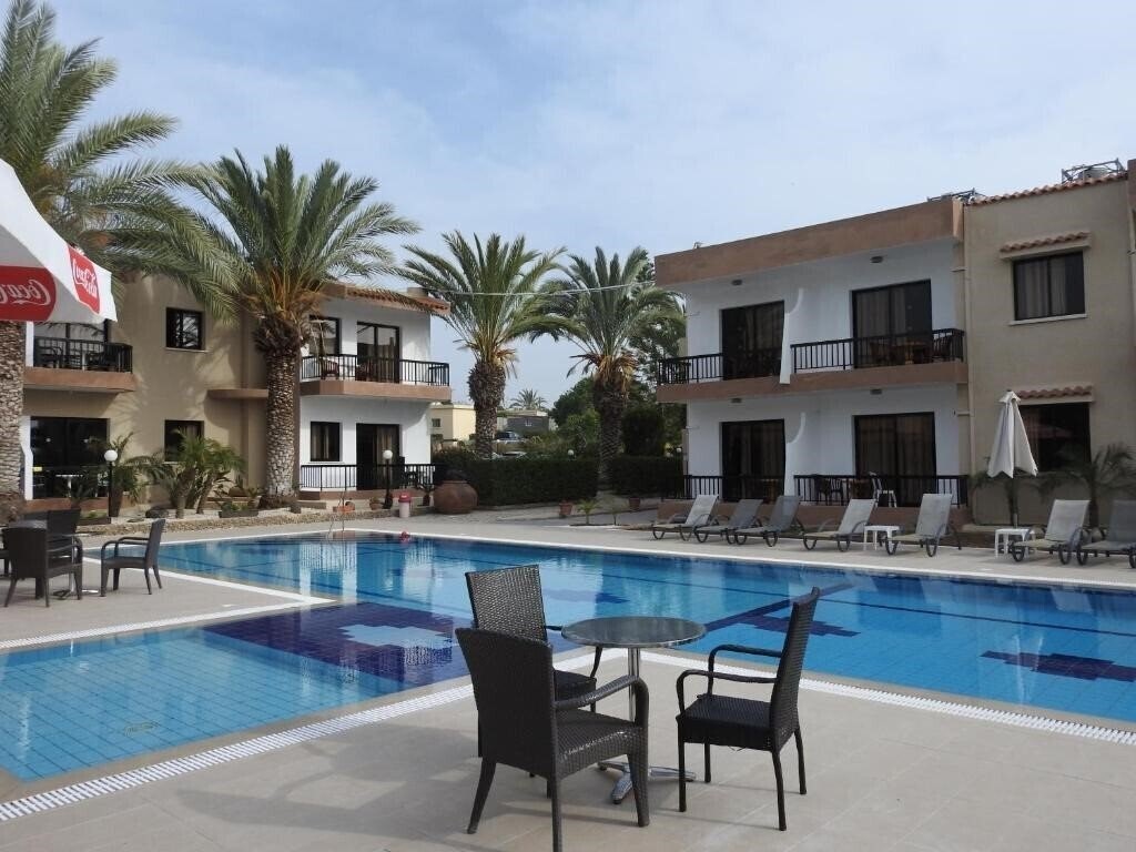 Фото Anna Aparthotel 3*