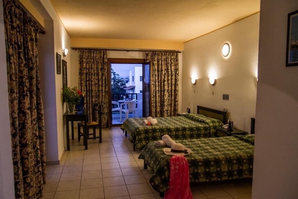Готель Lyda Beach 4*