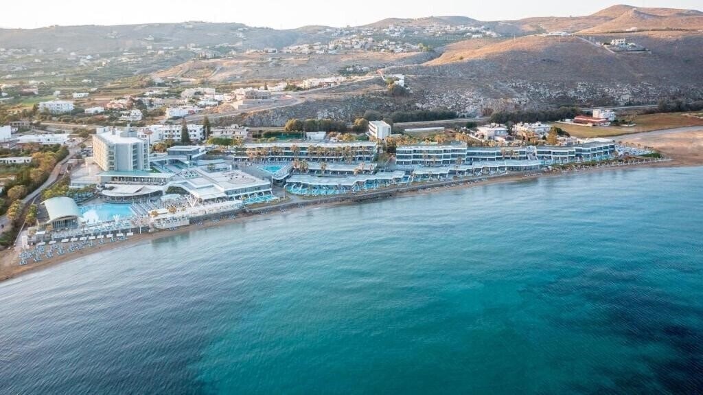 Готель Arina Beach 5*