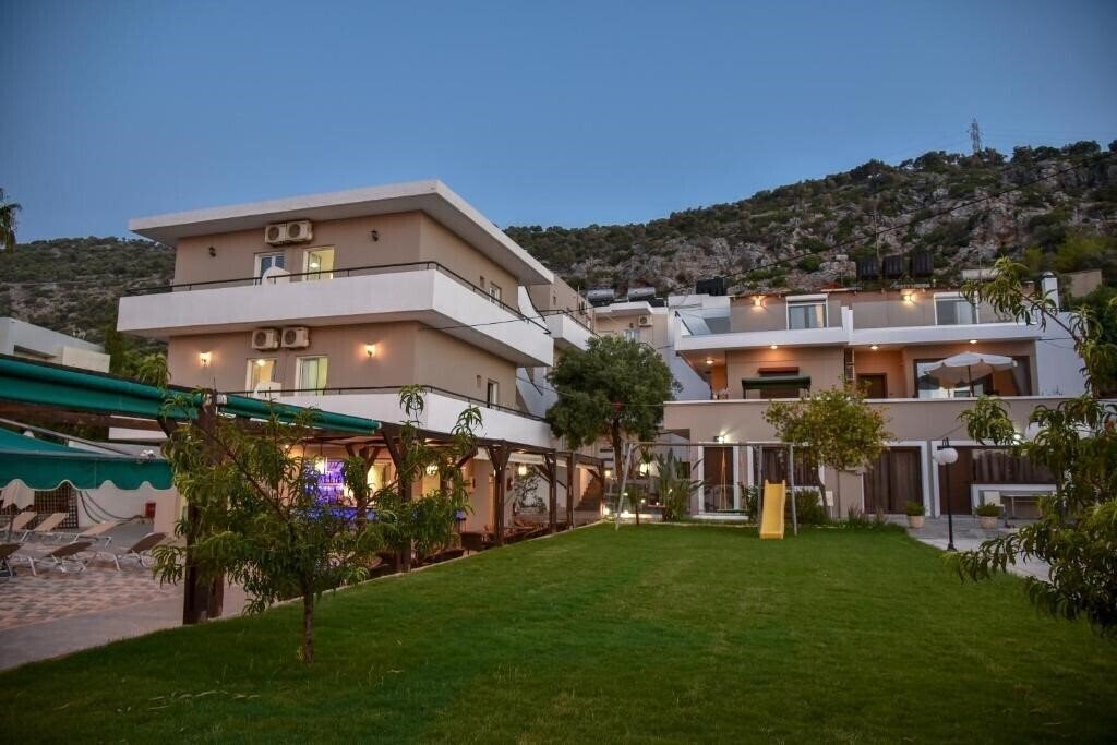Отель Iraklis Apartments 3*