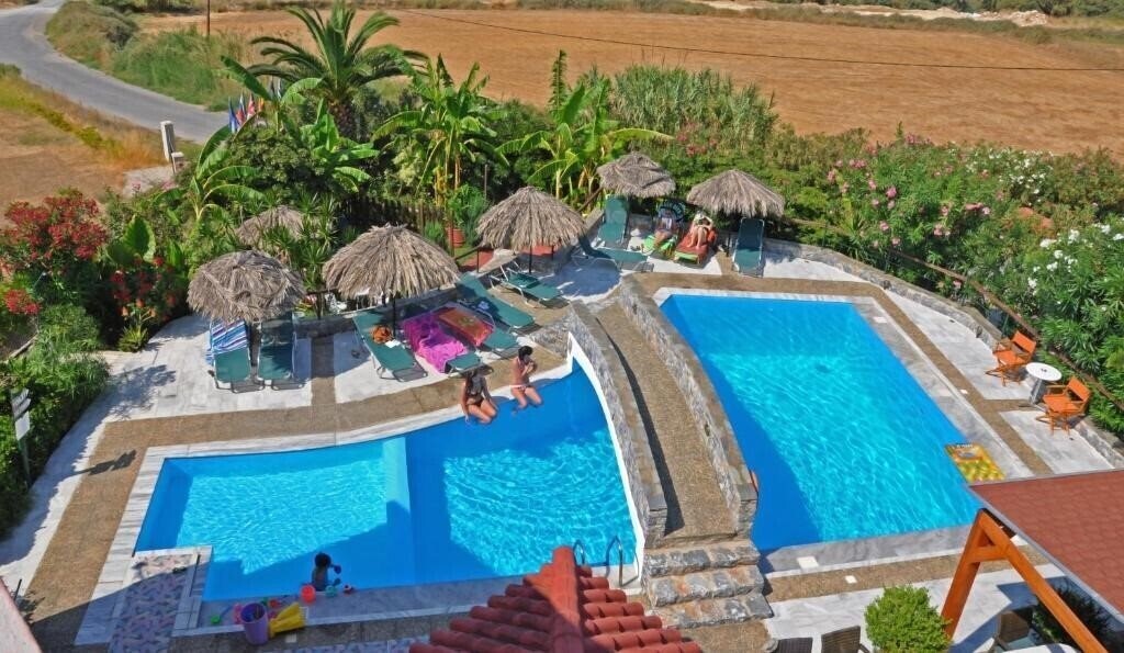 Готель Poledas Apartments 3*