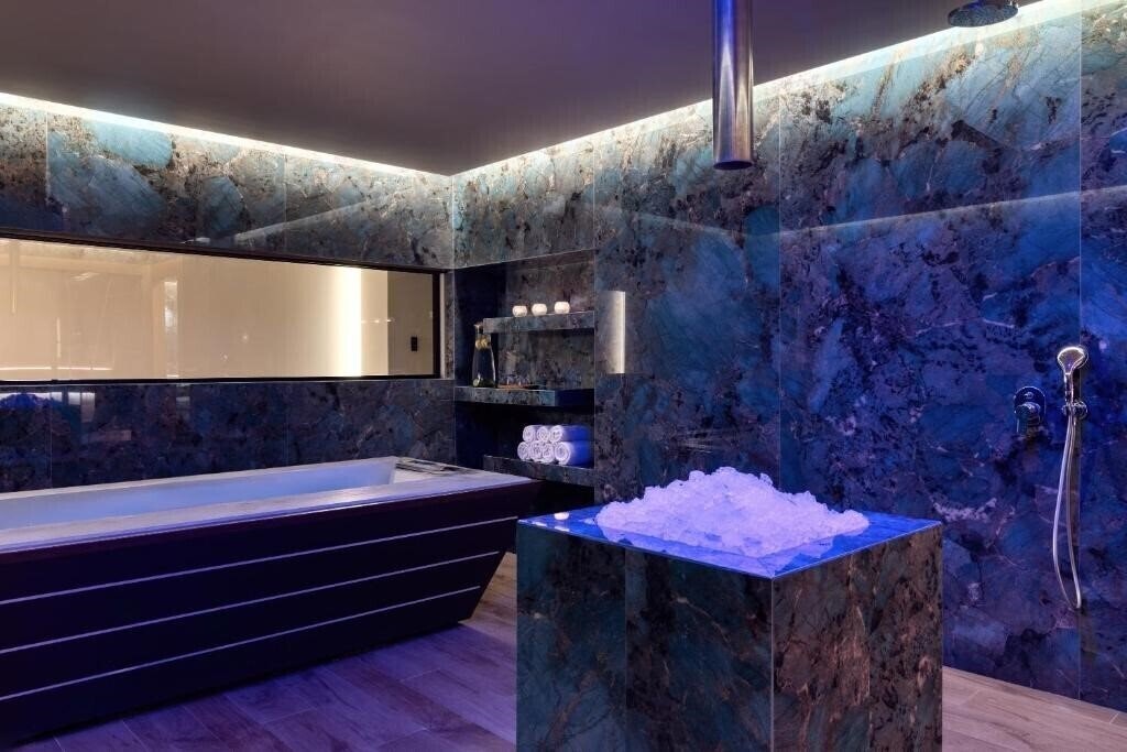 Готель Castello Infinity Suites 5*