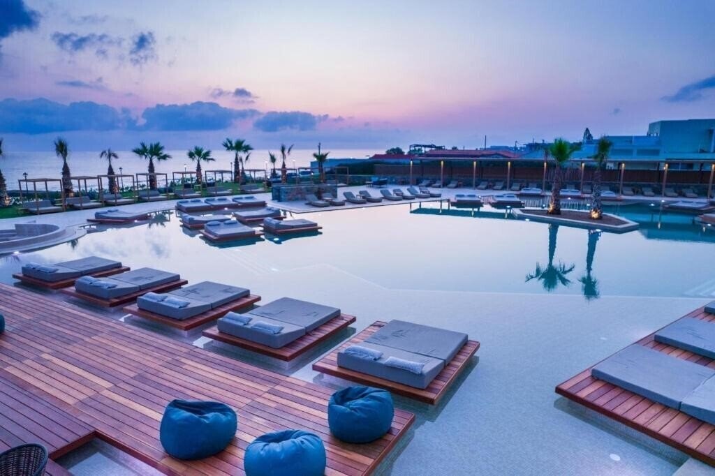 Готель Senseana Sea Side Resort & Aquadventure 5*