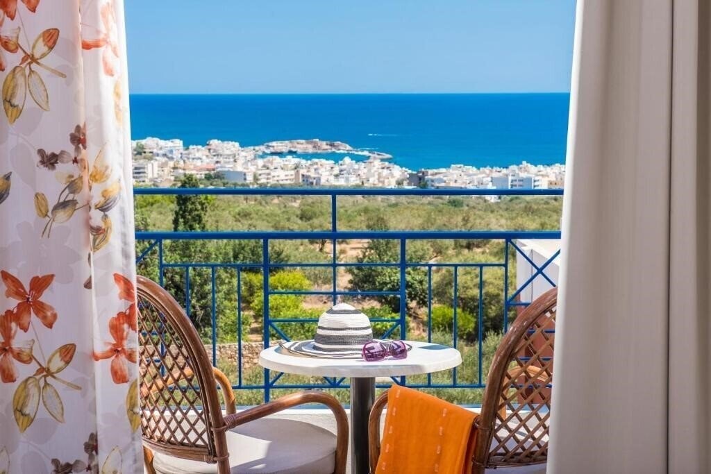 Отель Astra Village Apartments & Suites 3*