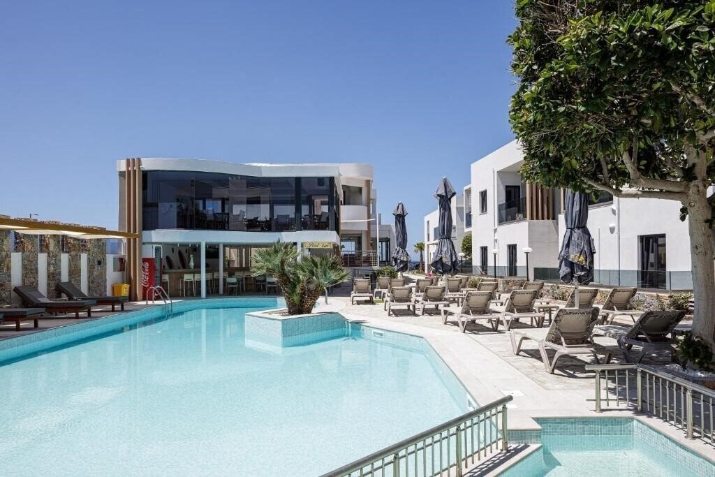 Готель Golden Bay Boutique Hotel & Bungalows 4*
