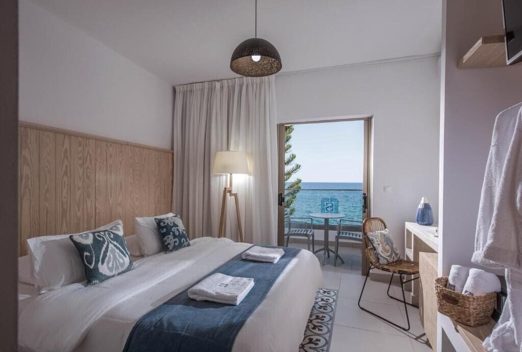 Отель Serenity Spritz Boutique Hotel 4*