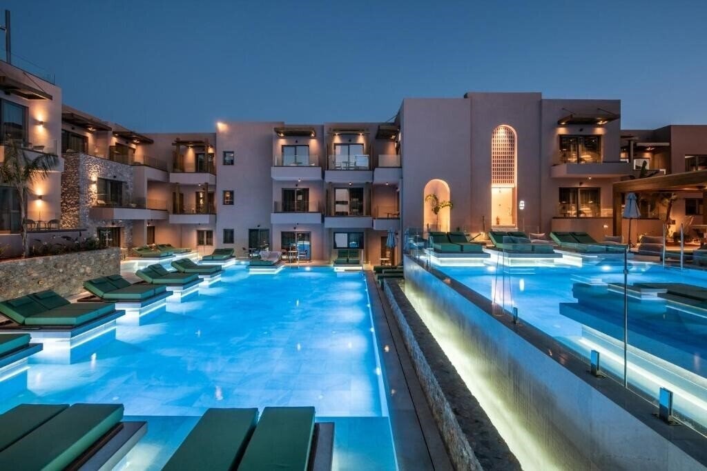 Готель Paralos Venus Suites - Adults Only 5*