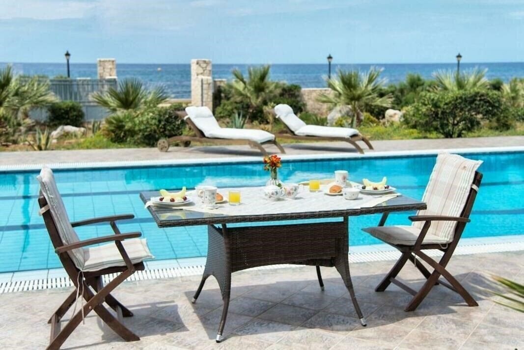 Фото Cretan Beachfront Villas 4*