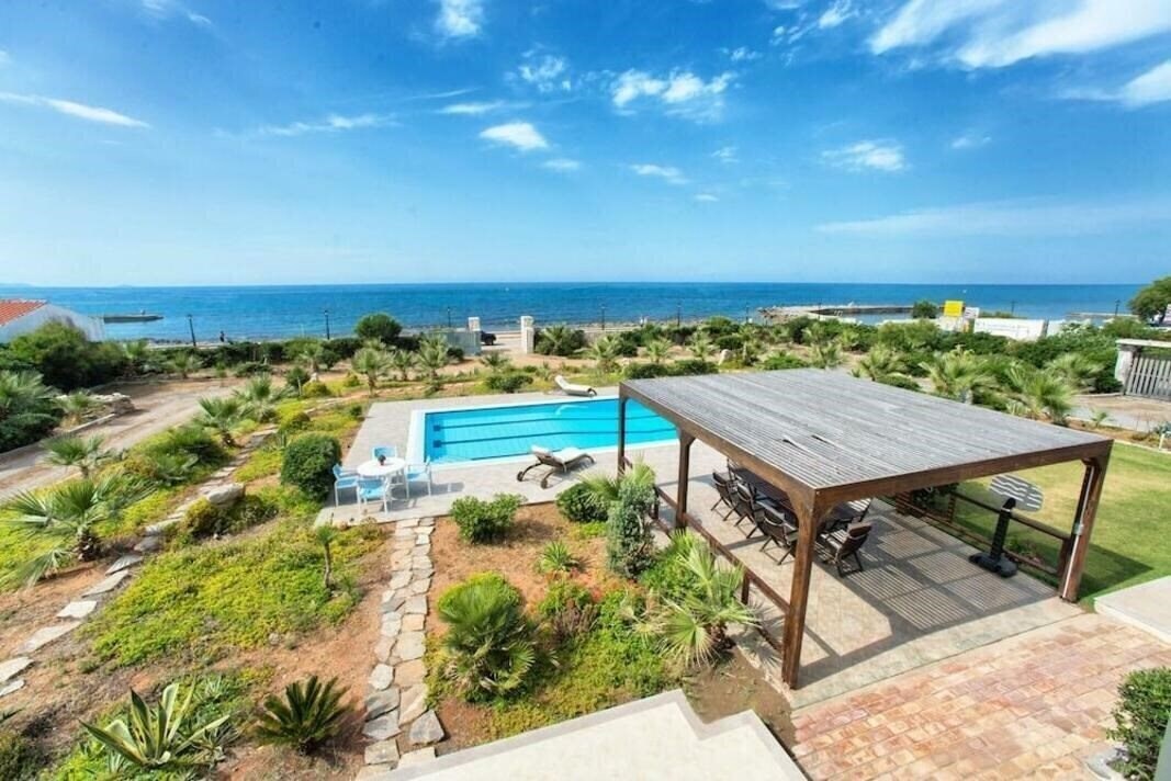Отель Cretan Beachfront Villas 4*