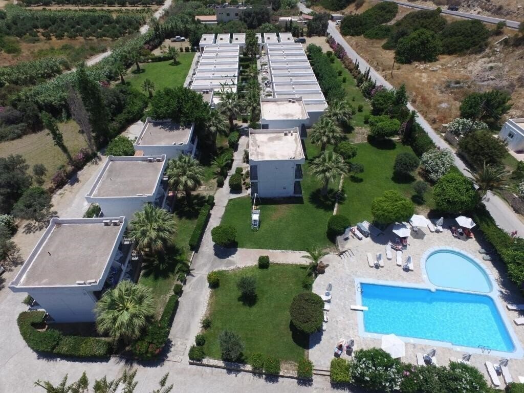 Отель Valley Village Hotel 3*