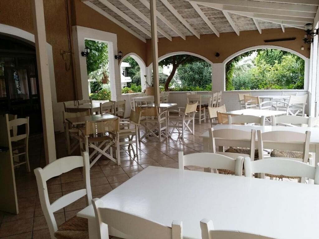 Изображение Valley Village Hotel 3*