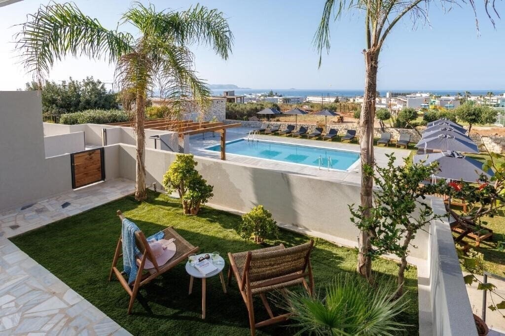 Отель Basilico Suites 3*