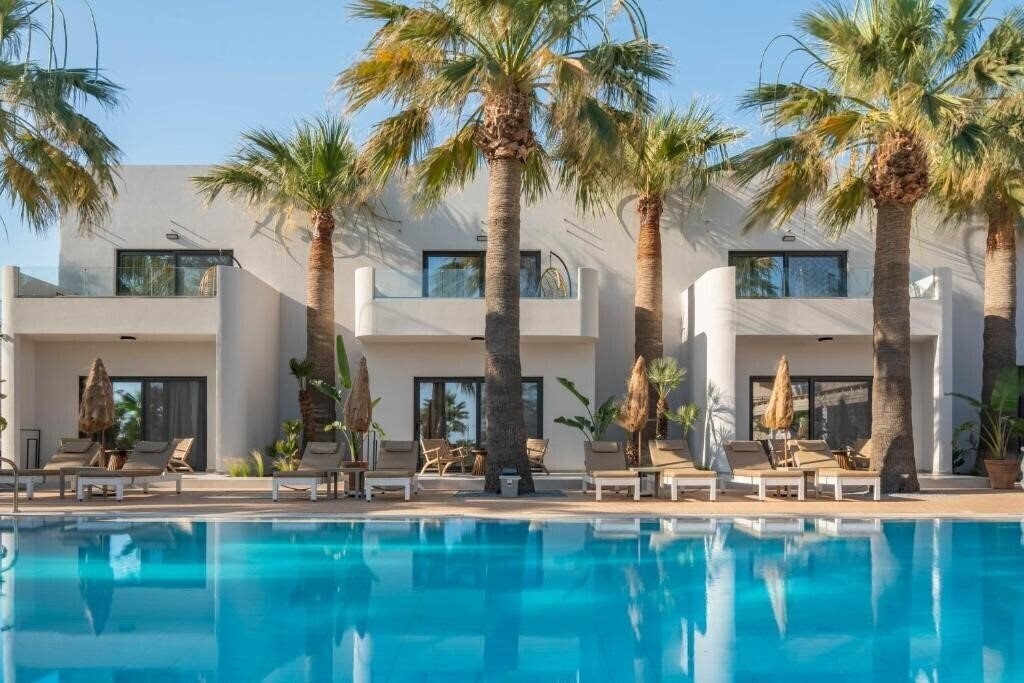 Отель Ammos Boutique Apartments & Suites 3*