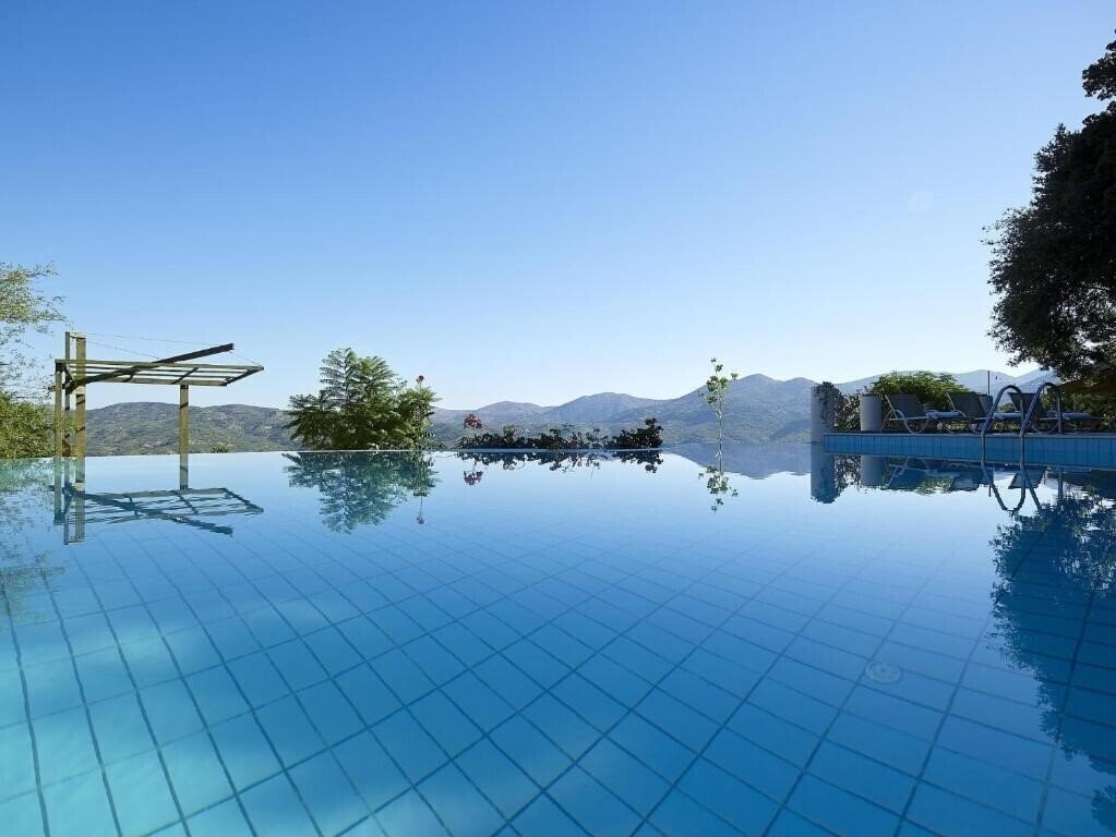 Отель Country Hotel Velani 3*
