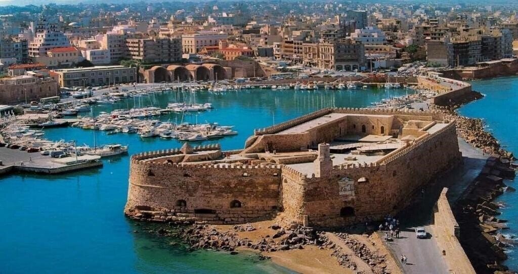 Отель Heraklion Old Port Apartments 3*