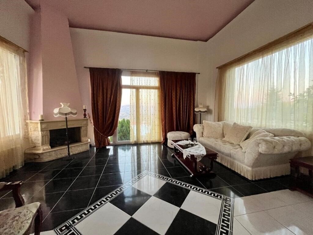 Картинка Rafkos Hill Mansion 3*