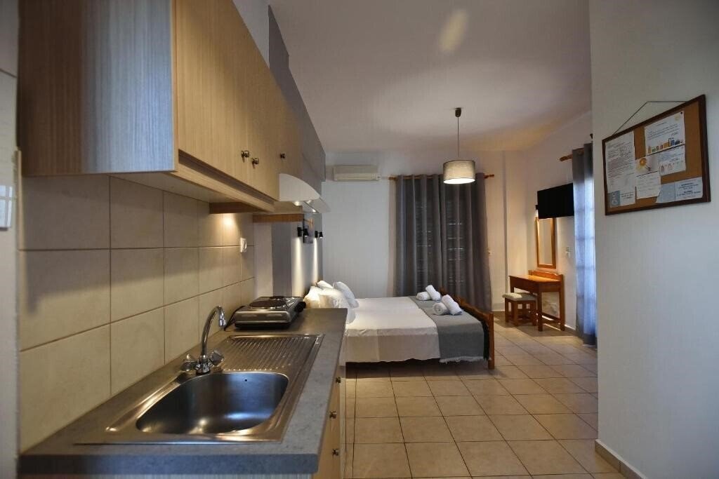 Фото Mari Evans Apartments 3*