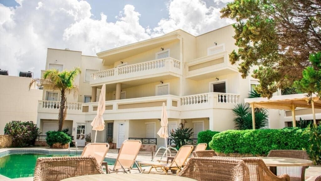 Готель Villa Aphrodite Apartments & Studios 3*