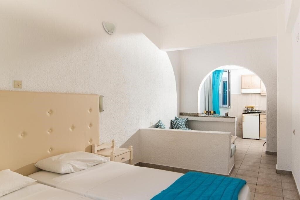 Фотографія Ibiscus Hotel Malia 2*