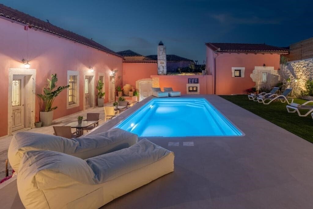 Фото Arhontiko Archanes Suites 4*