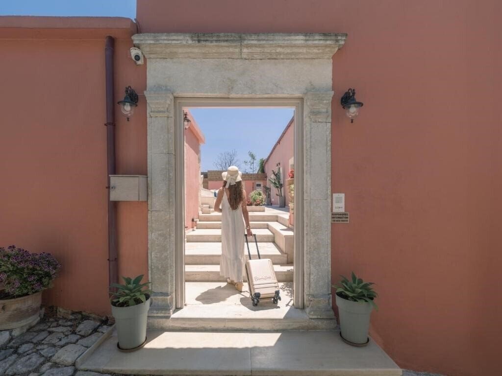 Фотографія Arhontiko Archanes Suites 4*