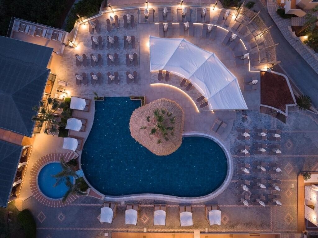 Готель Asterias Village Apartments 4*