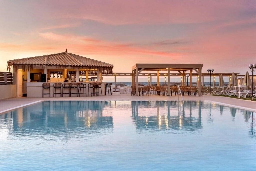 Отель Zeus Neptuno Beach 4*