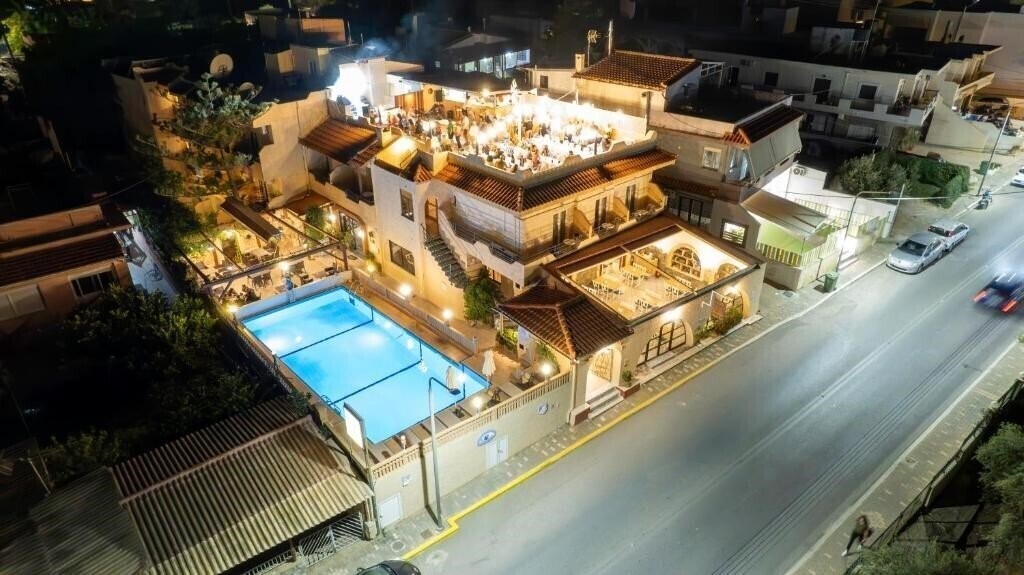 Готель Erato Hotel 3*