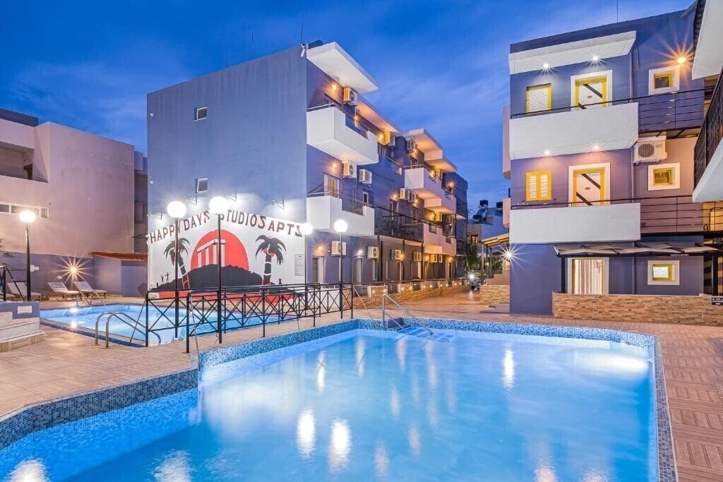 Отель Happy Days Studios 3*