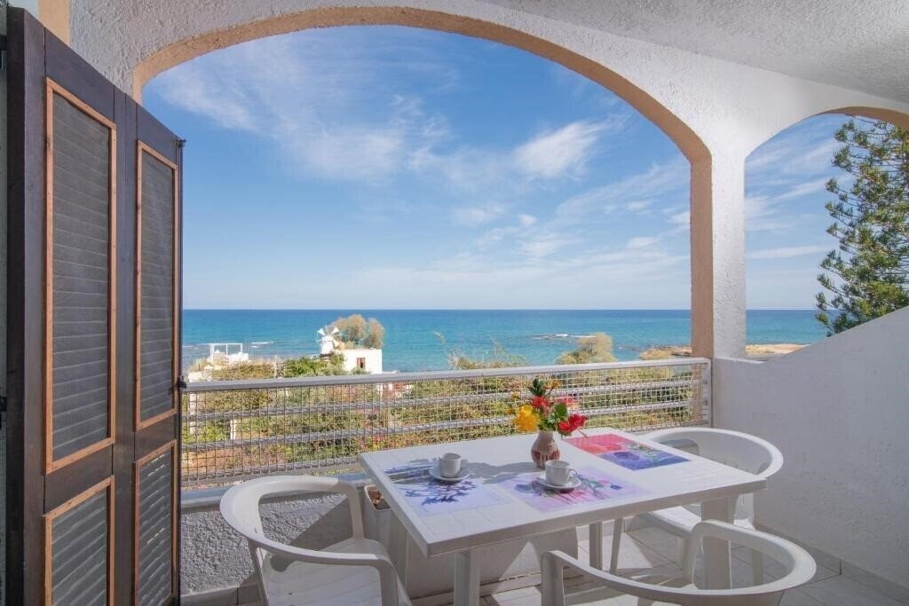 Готель Iliostasi Beach Apts 3*