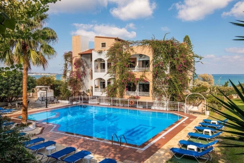 Фотографія Iliostasi Beach Apts 3*