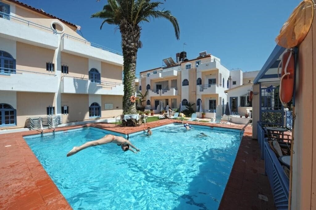 Готель Sirena Apartments 3*
