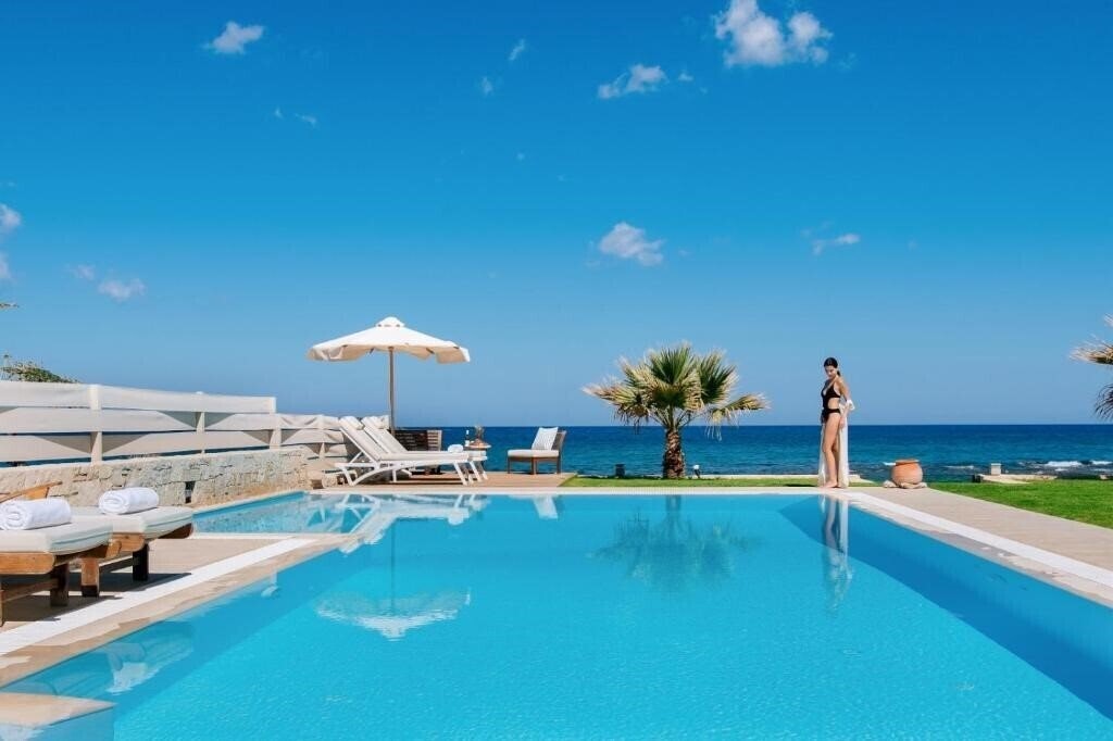 Отель Hersonissos Beach Villa 4*
