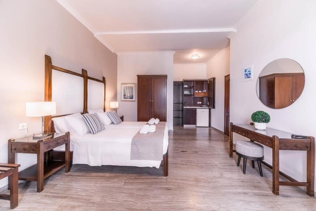 Картинка Kalamaki Mare Suites 4*