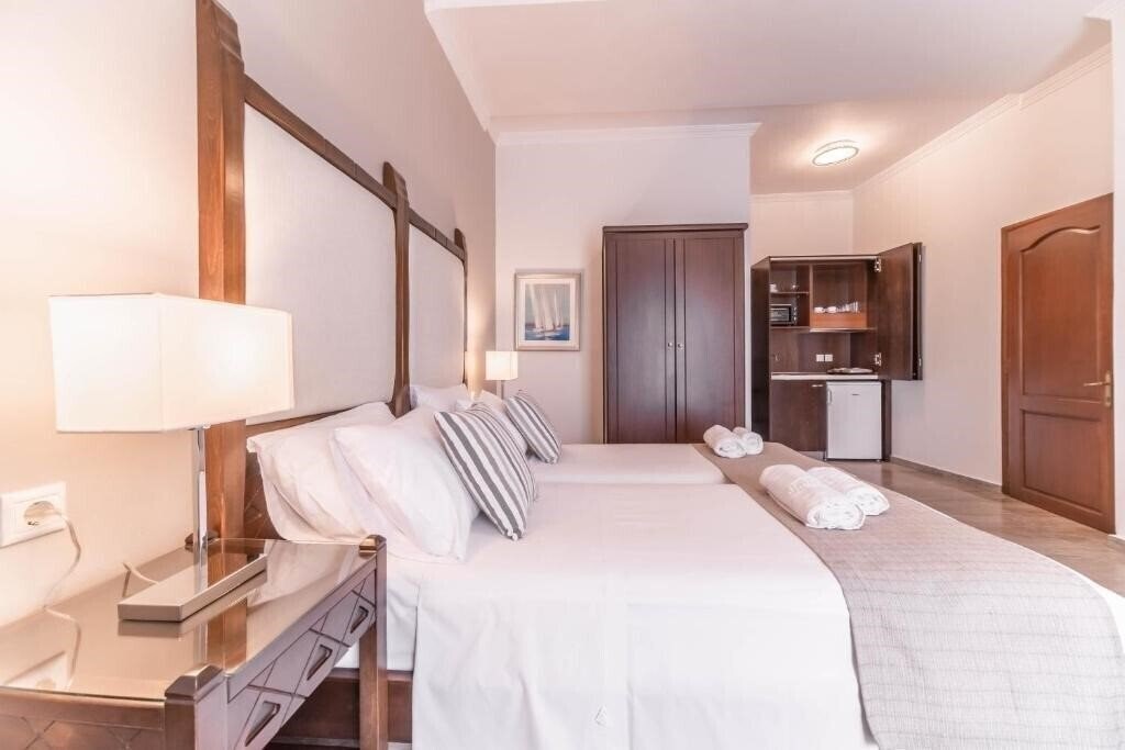 Изображение Kalamaki Mare Suites 4*