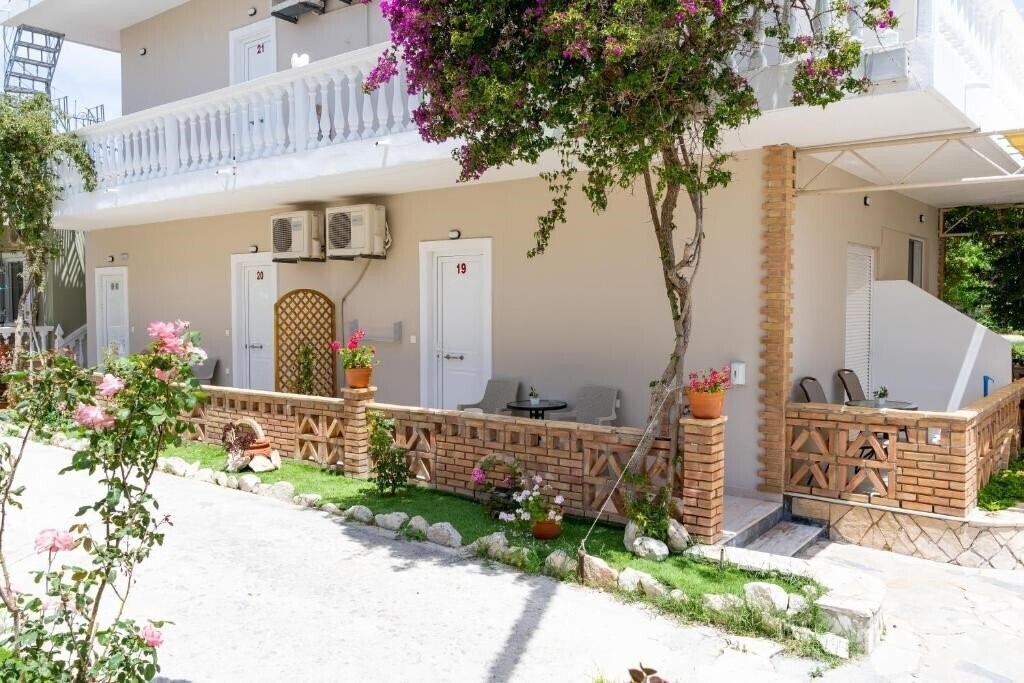 Отель Asteri Studios & Appartments 3*