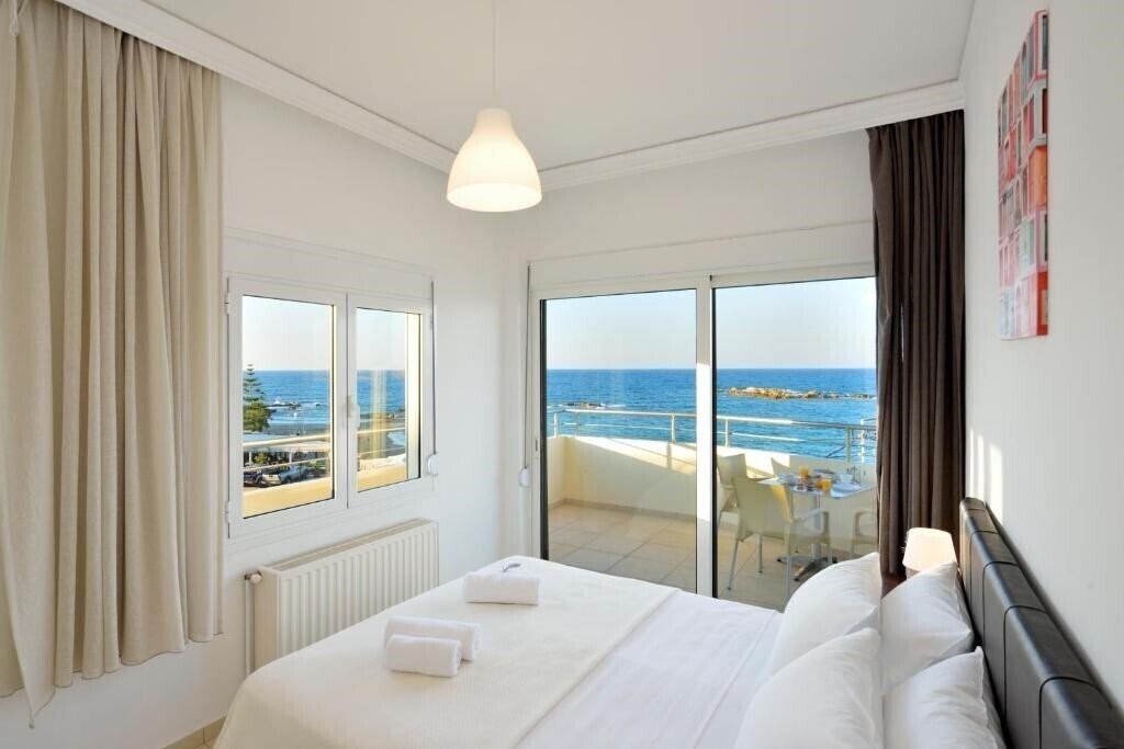 Отель Kalamaki Apartments 3*