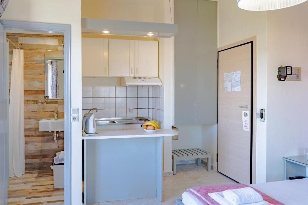 Фото Saint Tropez Studios 3*