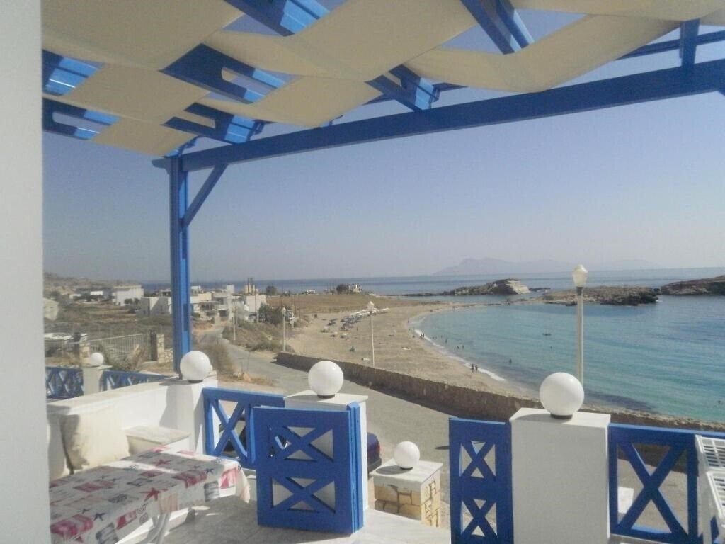 Отель Blue & White Studios & Apartments 3*