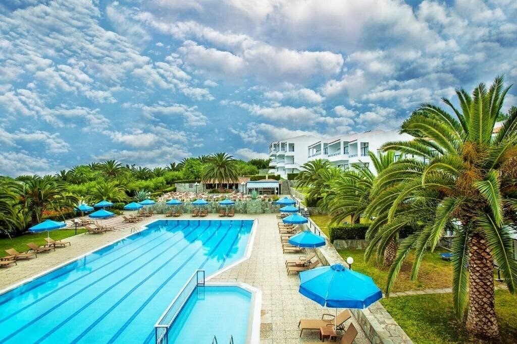 Готель Xenios Port Marina 3*