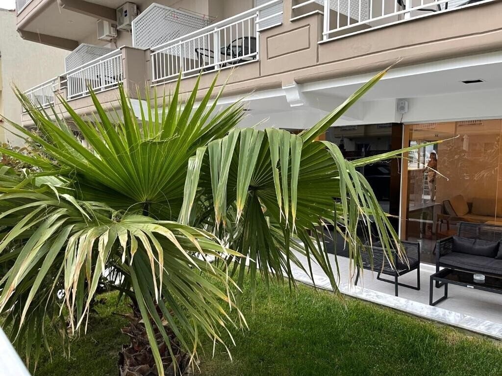 Картинка Brother's House 3*